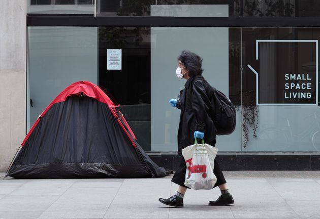 Англия: бесплатные смартфоны для бездомных