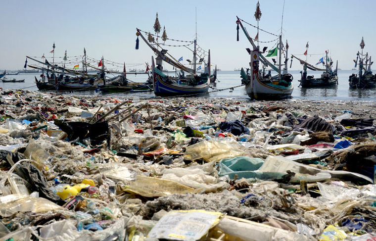 Вместо ловли рыбы — очистка океана от мусора